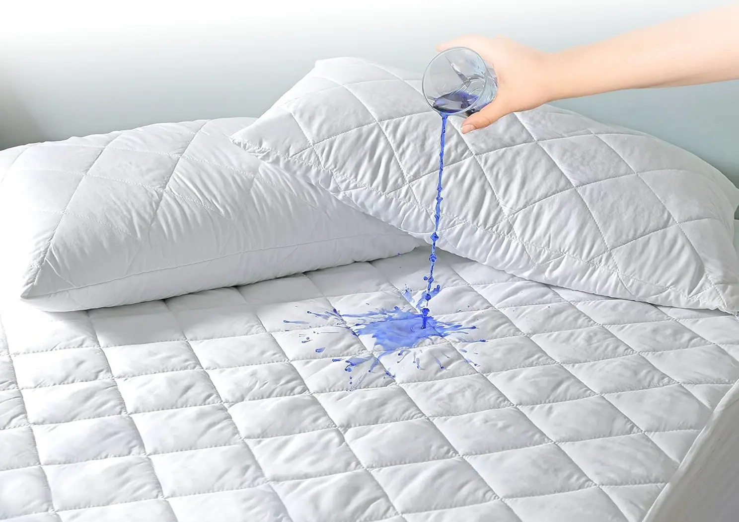 Commercial waterproof mattress and pillow protectors for luxury hotels