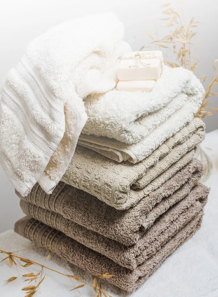 Premium white 100% cotton hotel bath towels and bath sheets